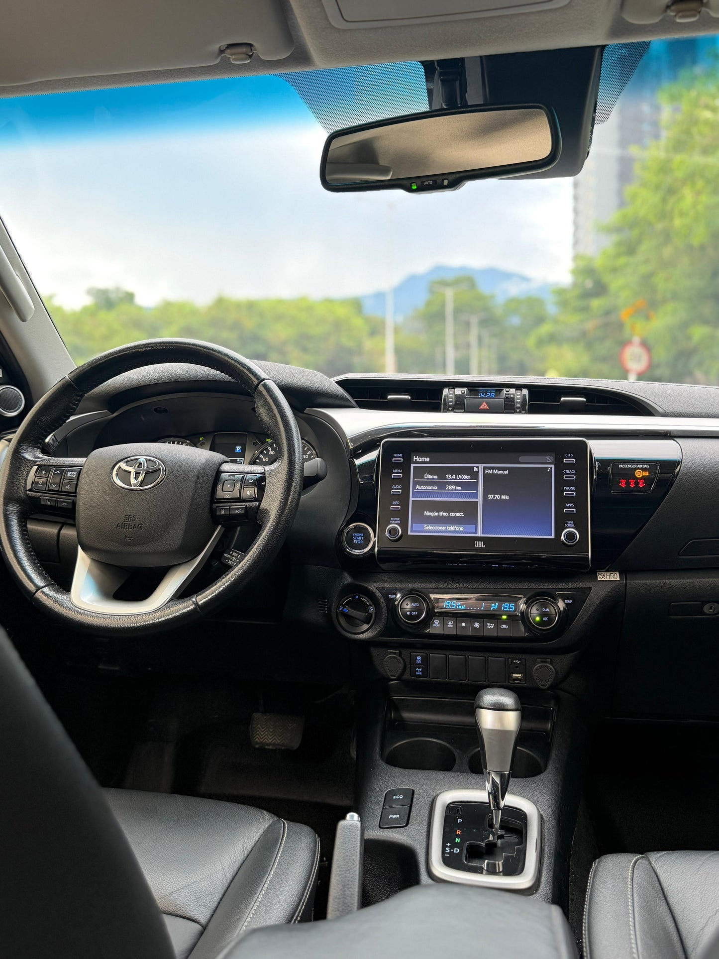 Toyota Hilux SRX 2022 2.8L Diesel