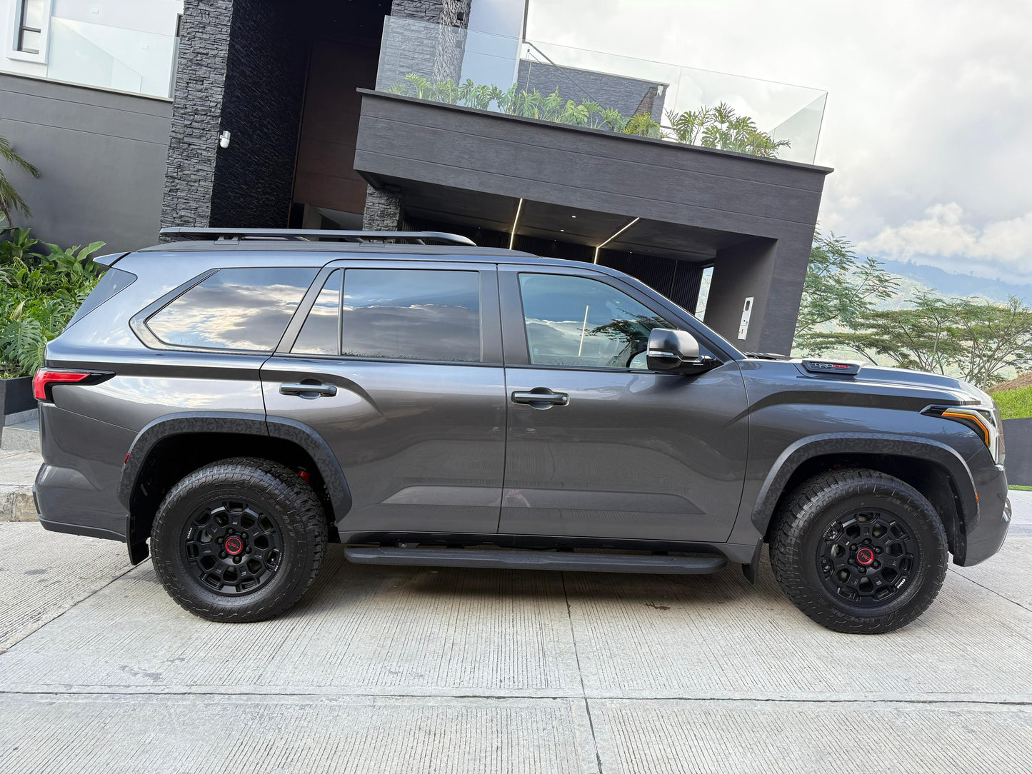 Toyota sequoia TRD PRO HIBRIDA 2026