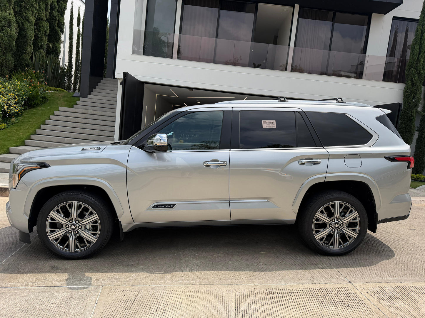 Toyota Sequoia Capstone Híbrida 2026