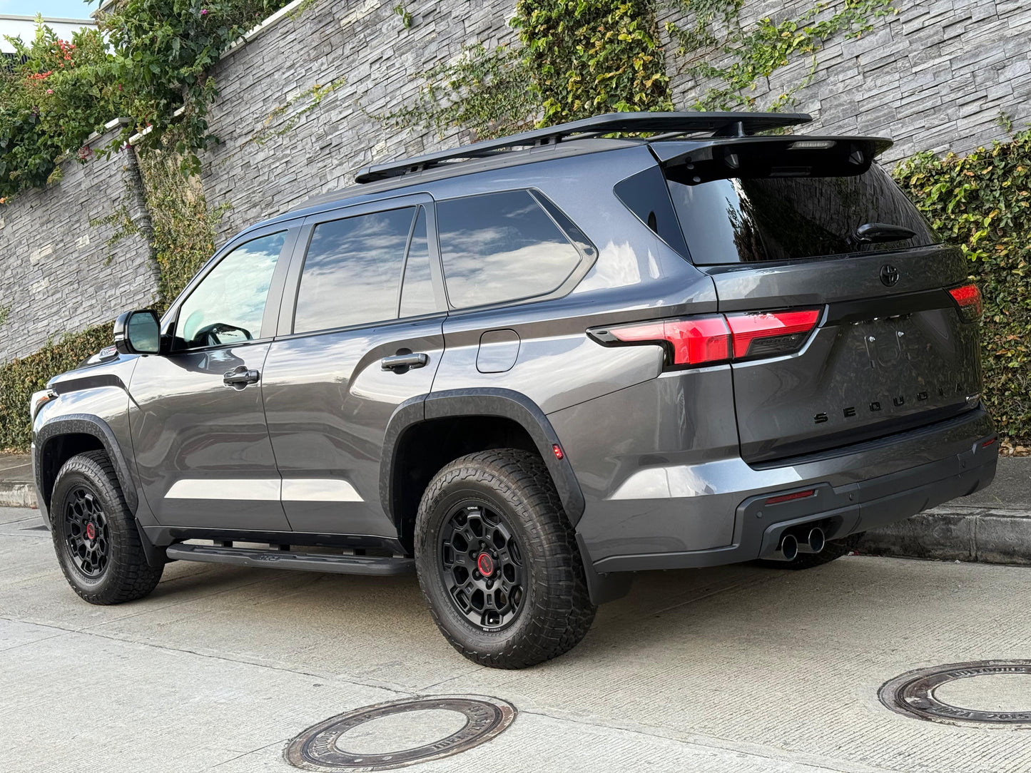 Toyota sequoia TRD PRO HIBRIDA 2026