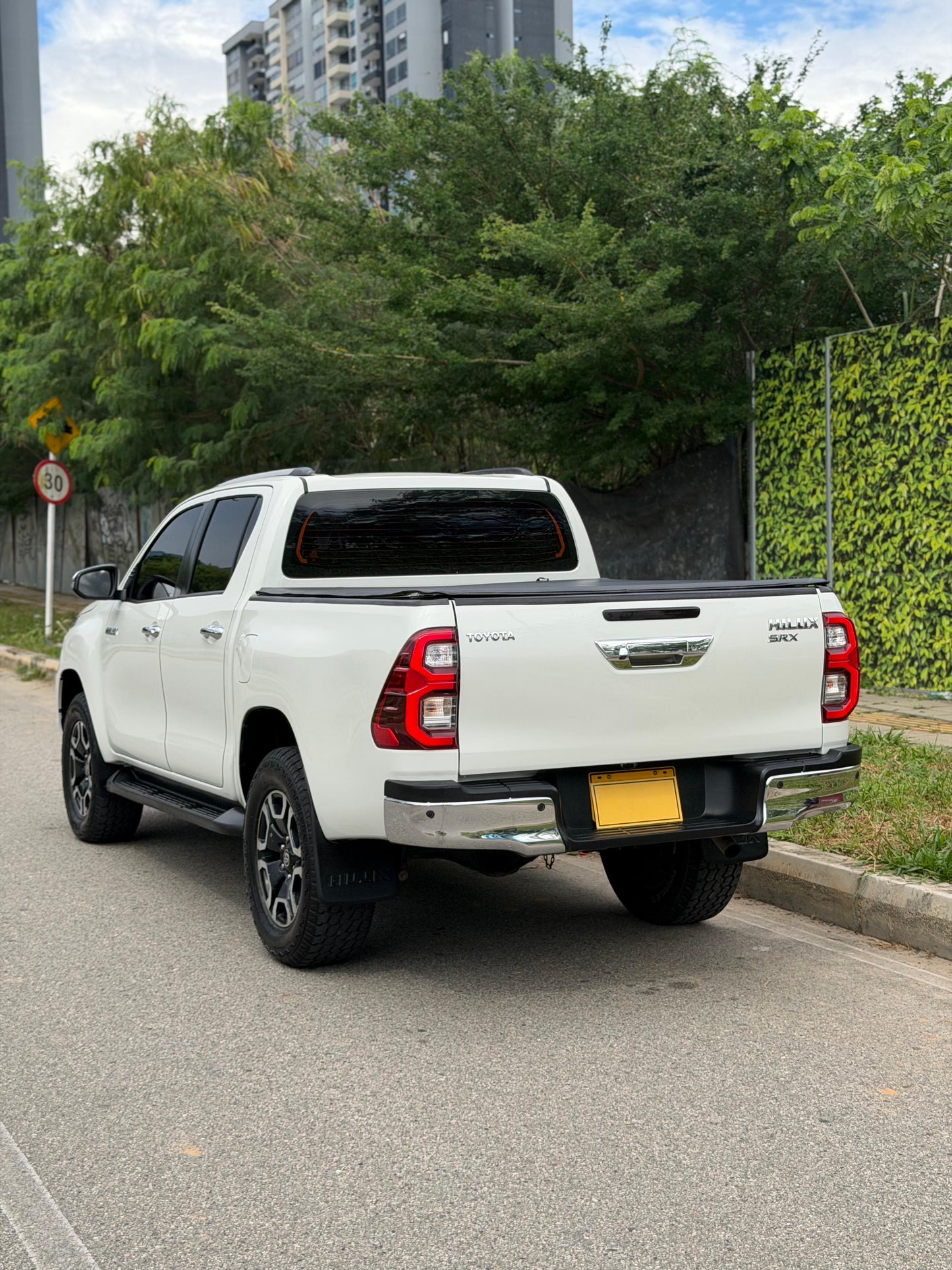 Toyota Hilux SRX 2022 2.8L Diesel