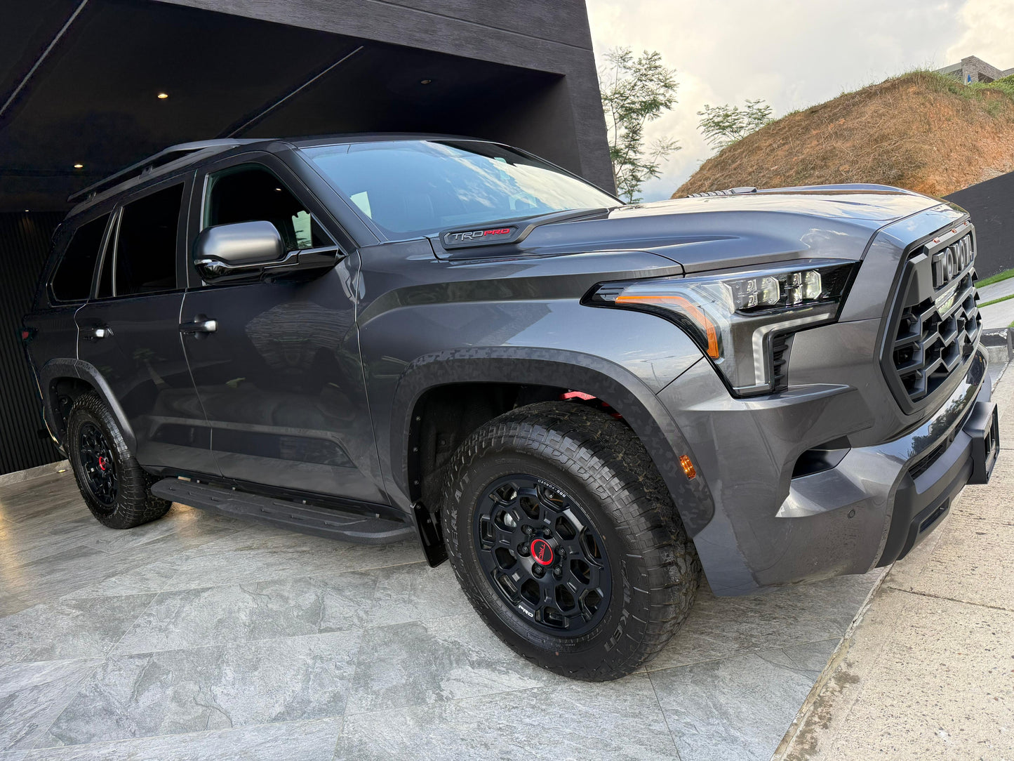 Toyota sequoia TRD PRO HIBRIDA 2026