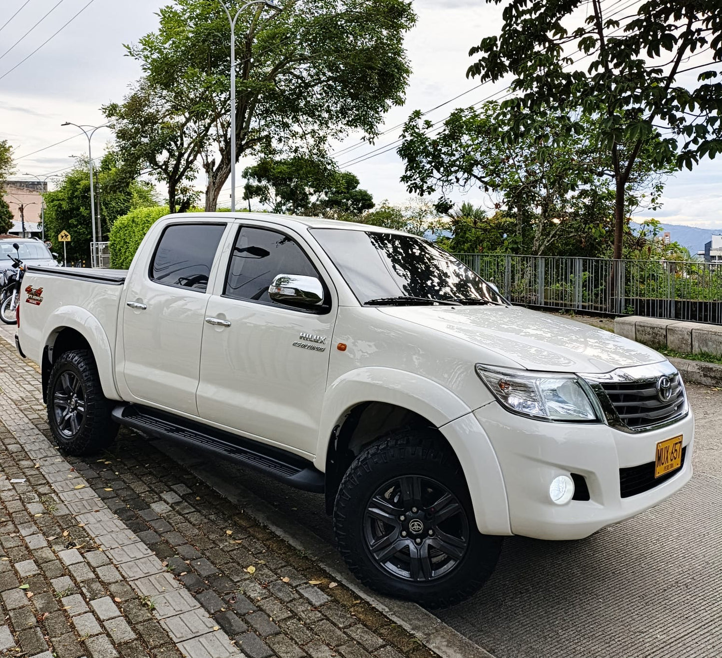 Toyota Hilux 4x4 Diesel B2+