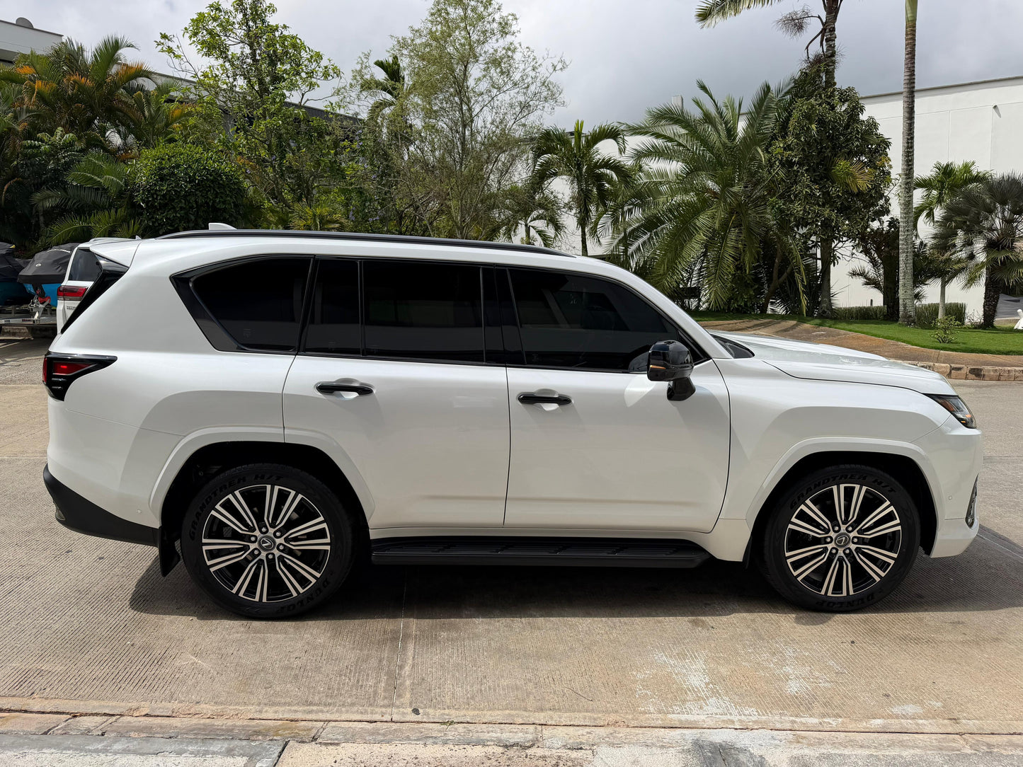 Lexus LX 700h Luxury 2025 Híbrida