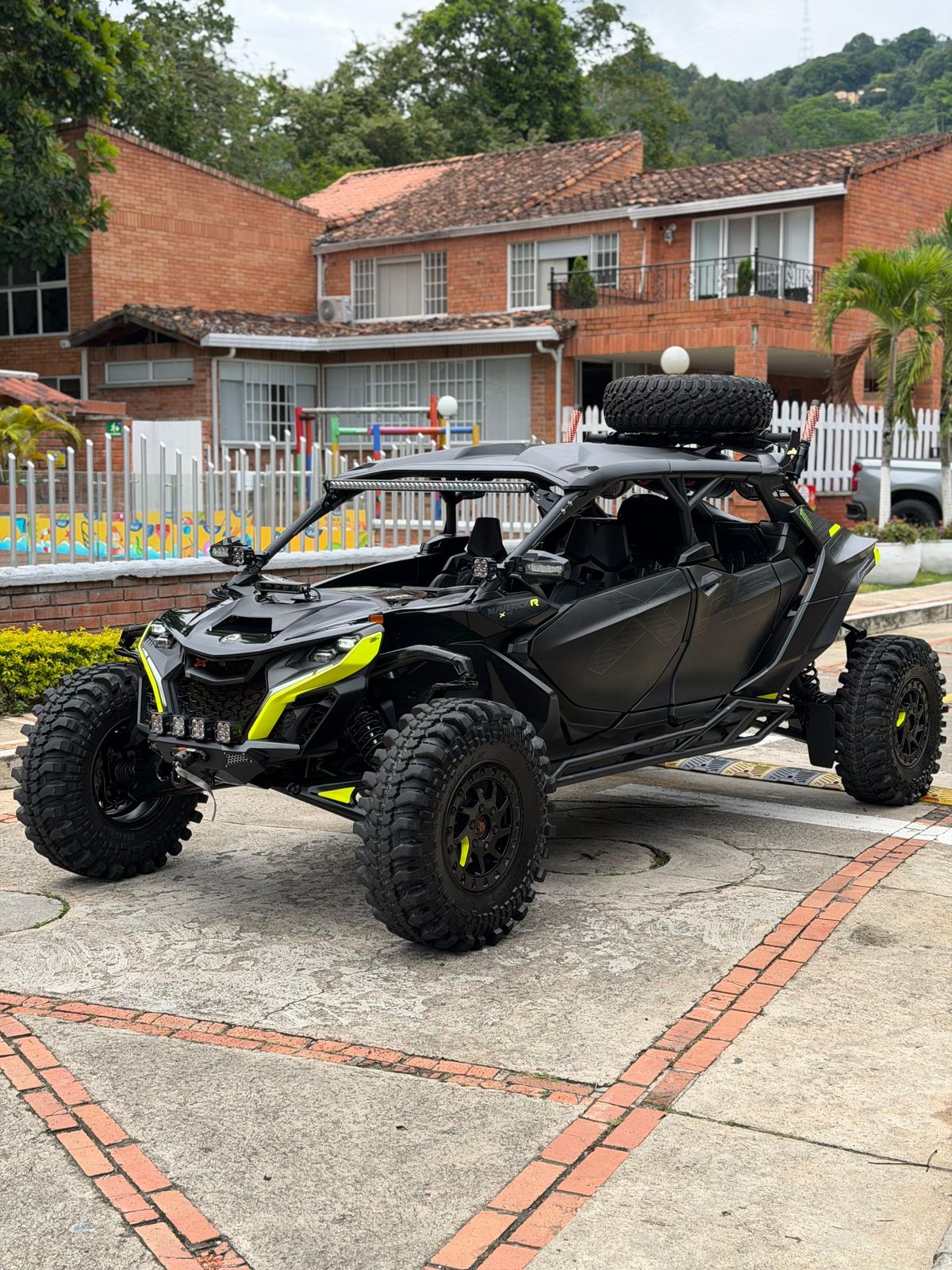 Can Am Maverick R MAX XRS Smartshocks 2025