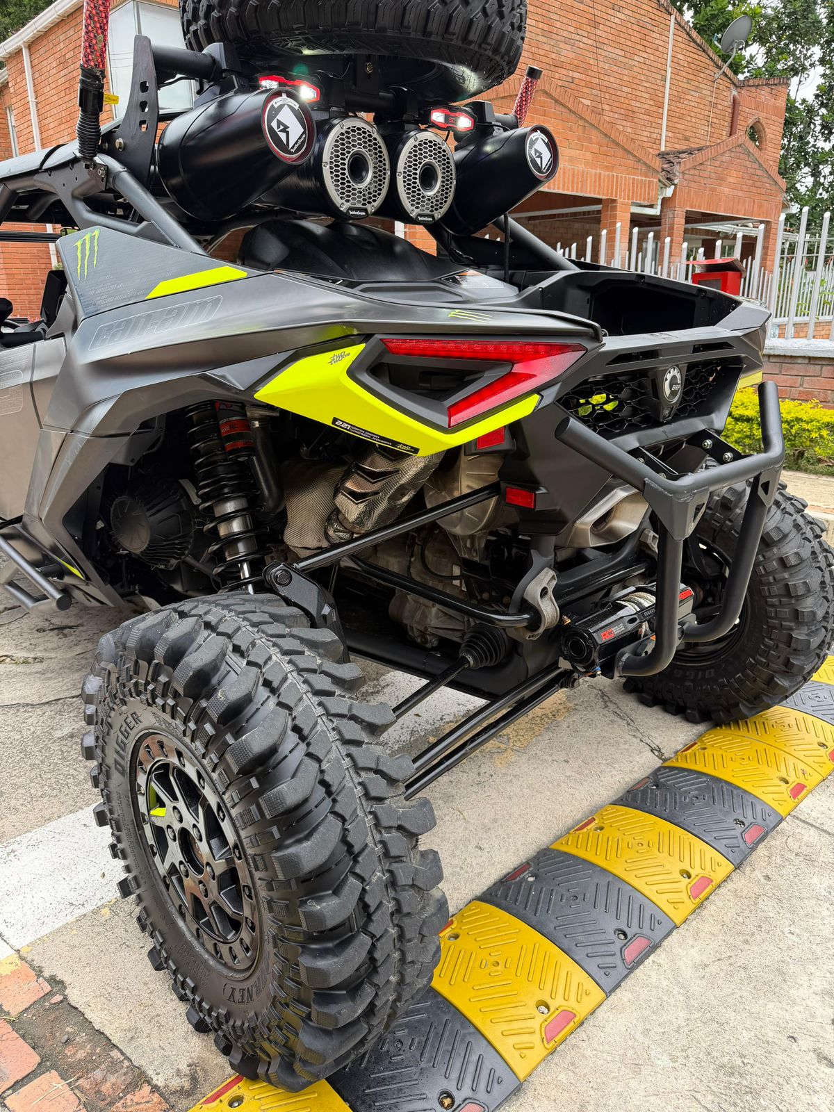 Can Am Maverick R MAX XRS Smartshocks 2025