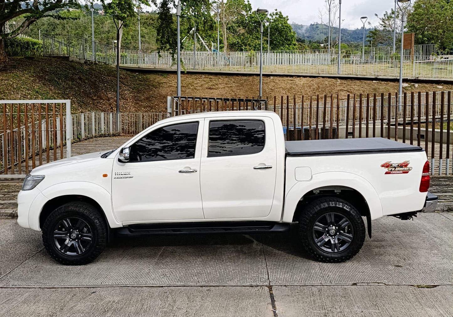 Toyota Hilux 4x4 Diesel B2+