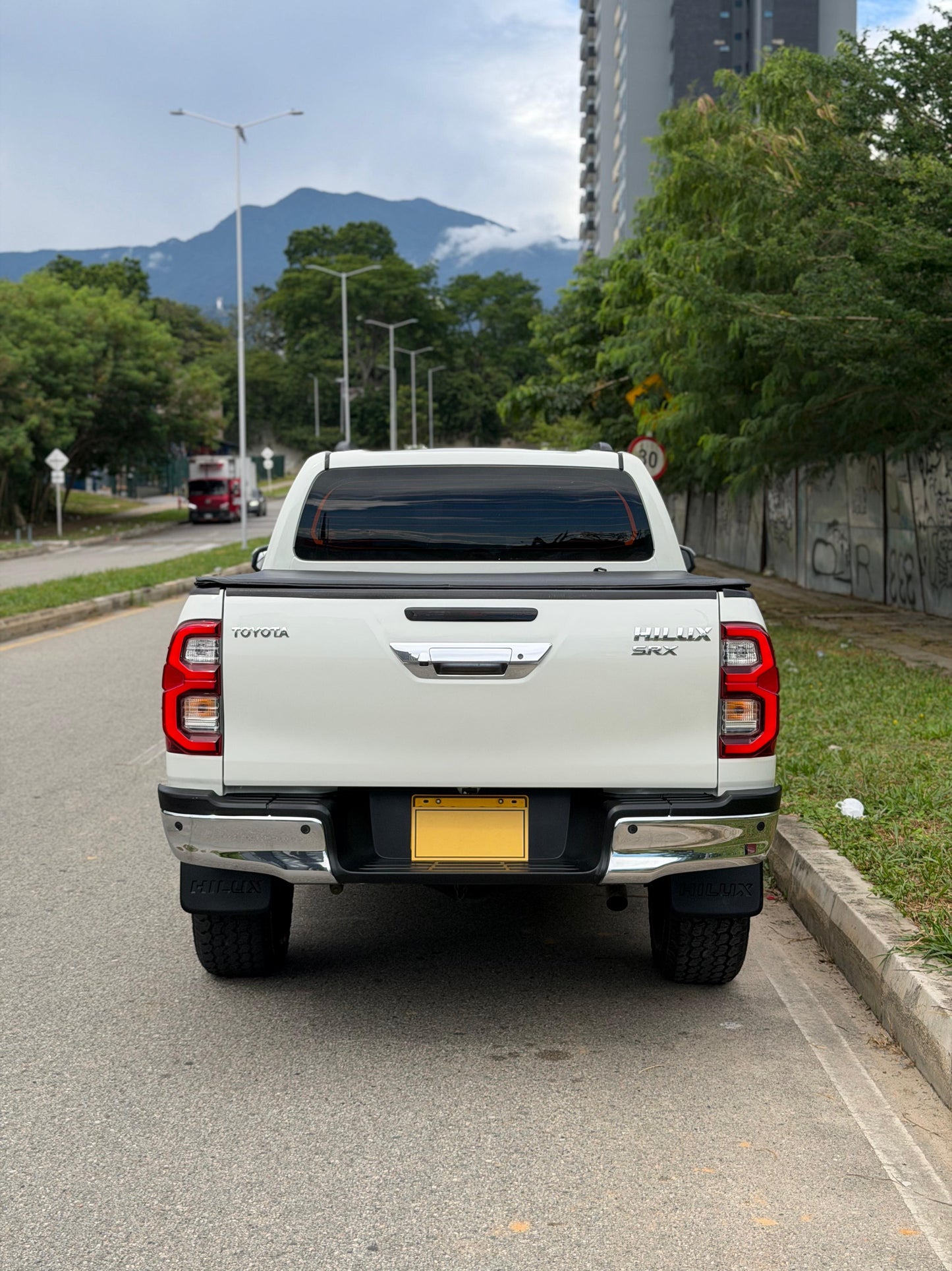 Toyota Hilux SRX 2022 2.8L Diesel