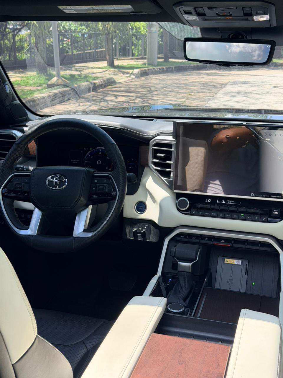 Toyota Sequoia Capstone Híbrida 2024