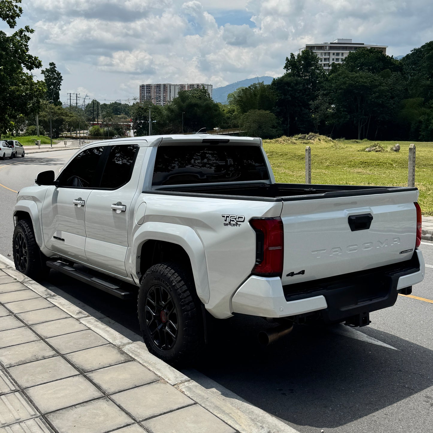 Tacoma TRD Sport Híbrida 2026