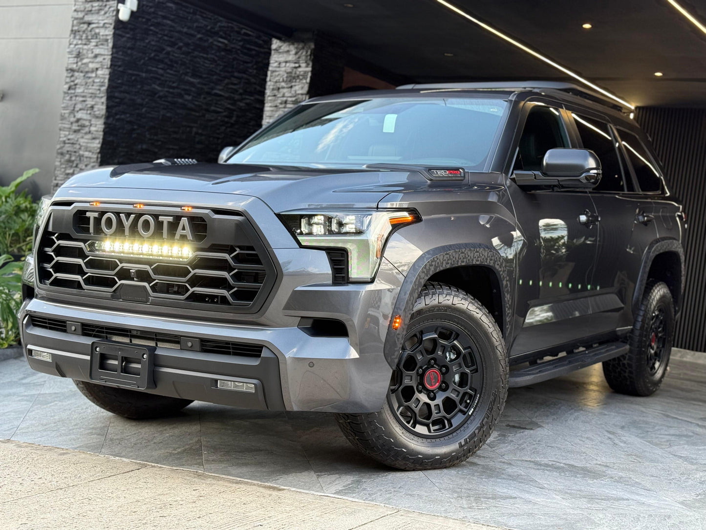 Toyota sequoia TRD PRO HIBRIDA 2026